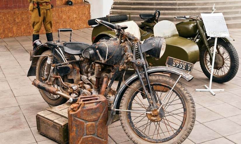 Old Car & Bike Dealership